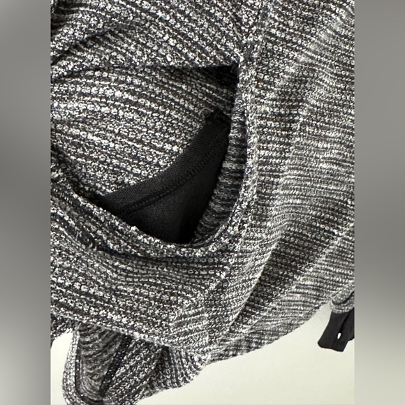 Lululemon: Women’s 1/4 Zip-Up Long Sleeve Top- Size 6 - Picture 6 of 10